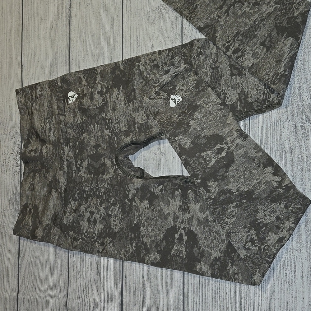 Women's Best Seamless Leggings Camo Size M NWOT